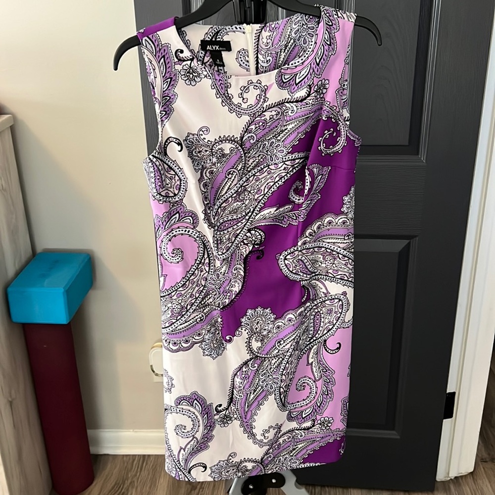 Sleeveless sheath dress